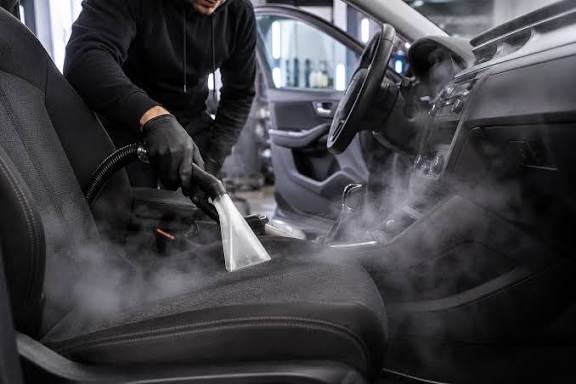 Steam extraction cleaning of a fabric car seat